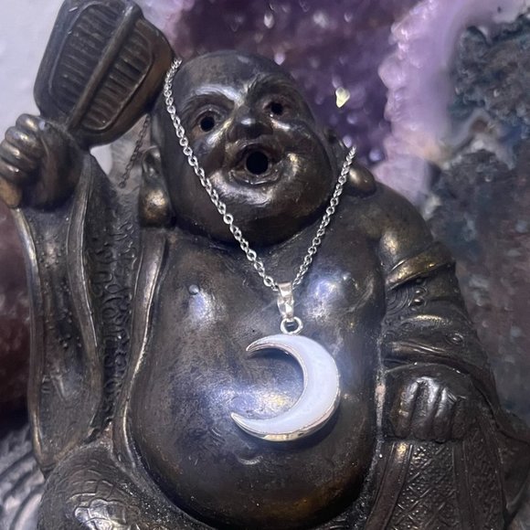 *NWT* Estrella & Luna - Silver Carved Shell Boho Moon Necklace - Picture 7 of 7